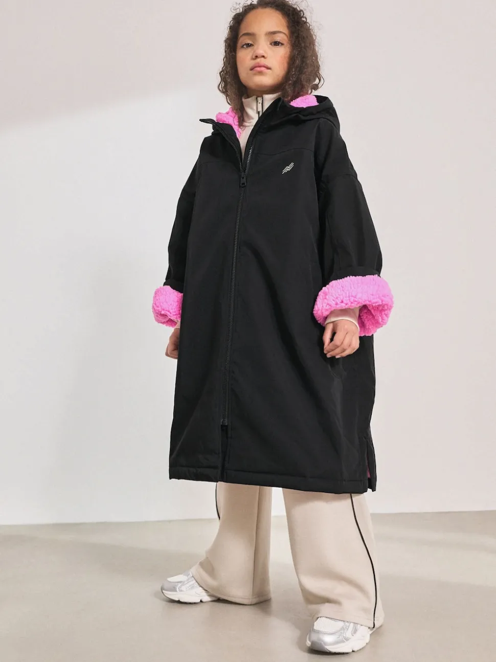 Black Waterproof Changing Robe (3-16yrs)