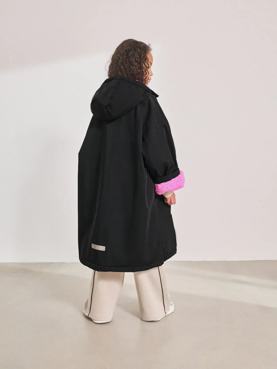 Black Waterproof Changing Robe (3-16yrs)