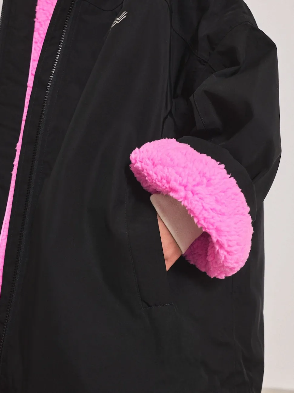Black Waterproof Changing Robe (3-16yrs)