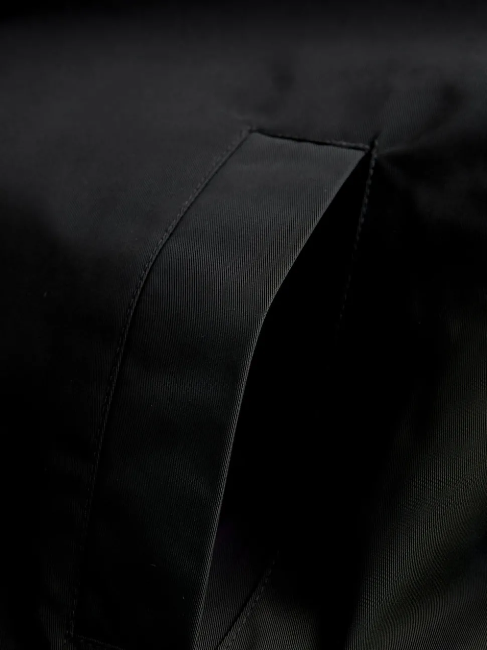 Black Waterproof Changing Robe (3-16yrs)