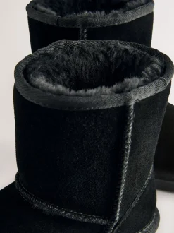 Black Water Repellent Suede Pull On Boots