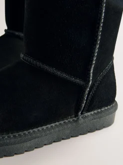 Black Water Repellent Suede Pull On Boots