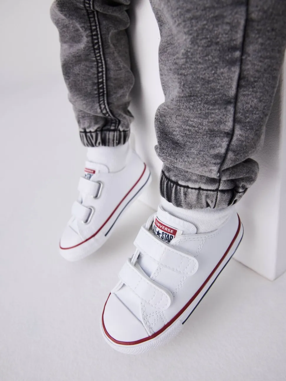 Converse White Chuck Ox 2V Infant Trainers