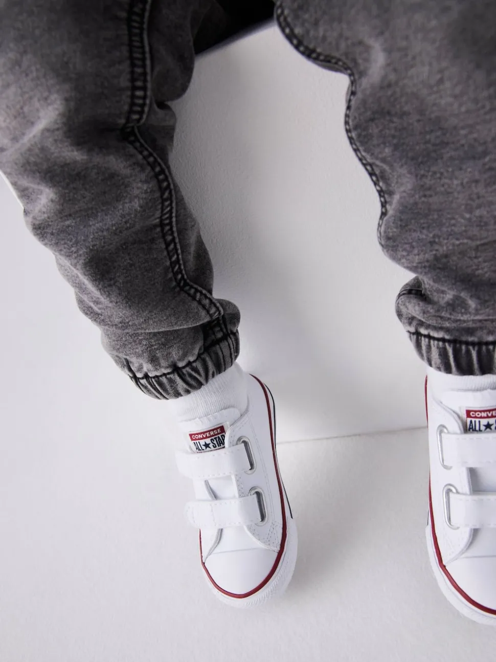 Converse White Chuck Ox 2V Infant Trainers