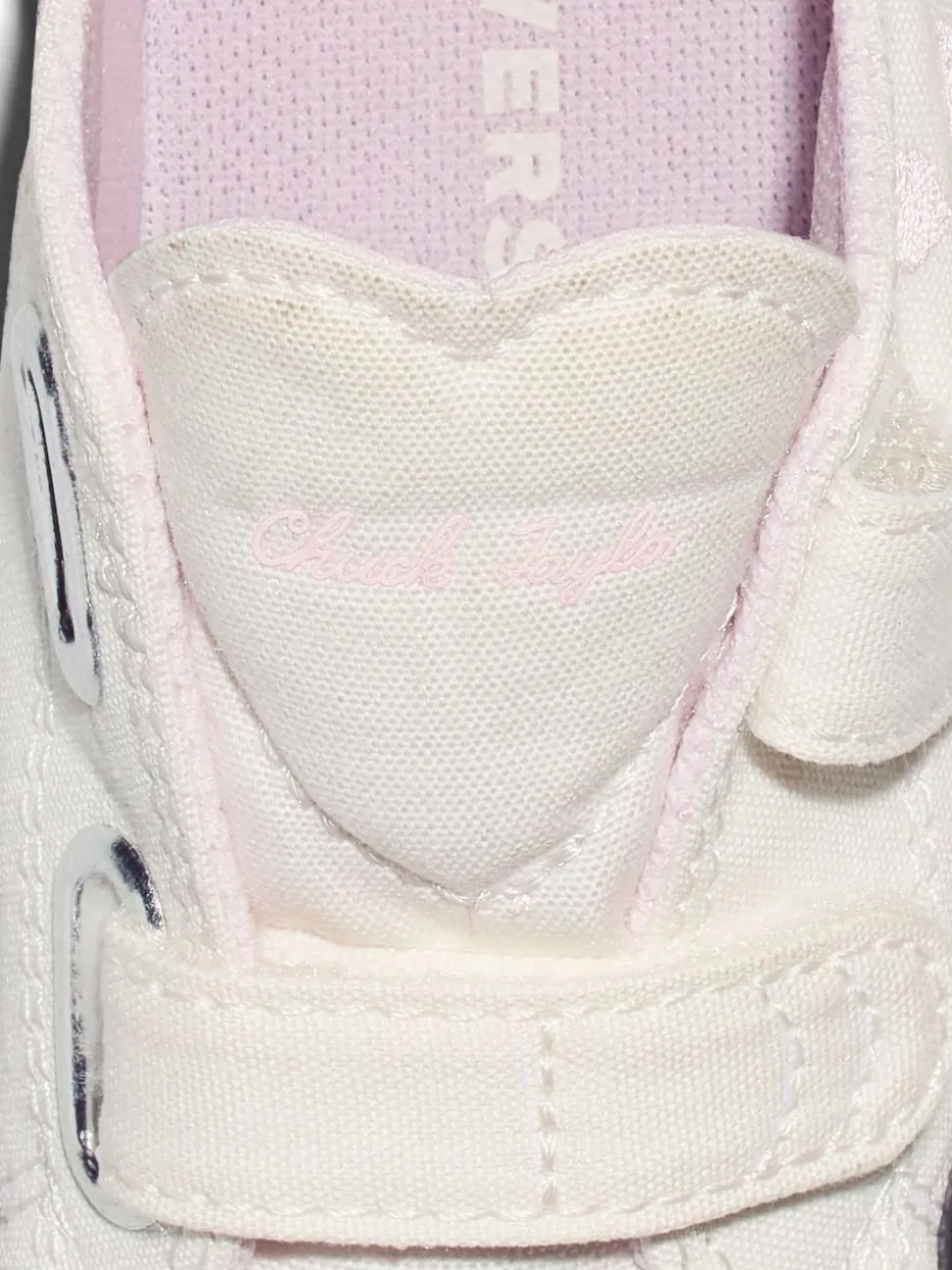 Converse White Chuck Taylor Toddler Heart 1V Trainers