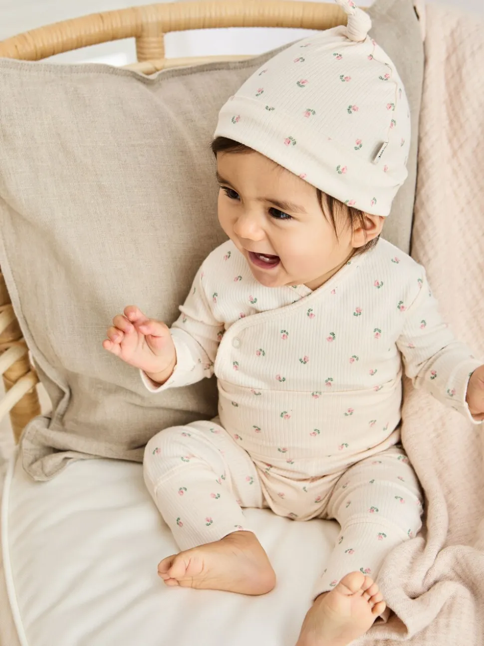 JoJo Maman Bébé Natural 3 Piece Body Trousers and Hat Set
