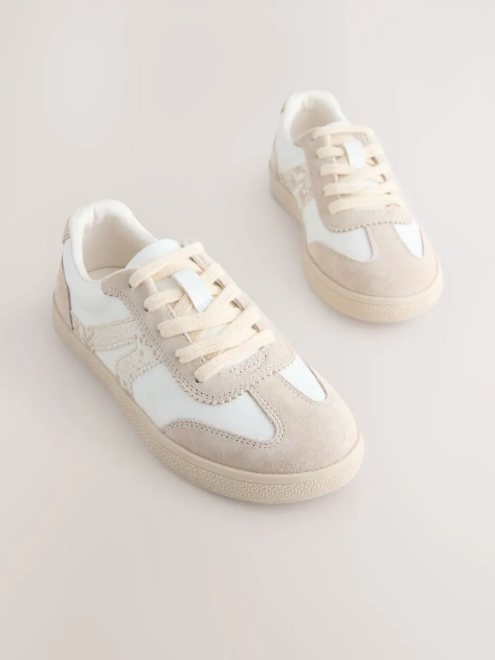 Neutral Wide Fit (G) Retro Trainers