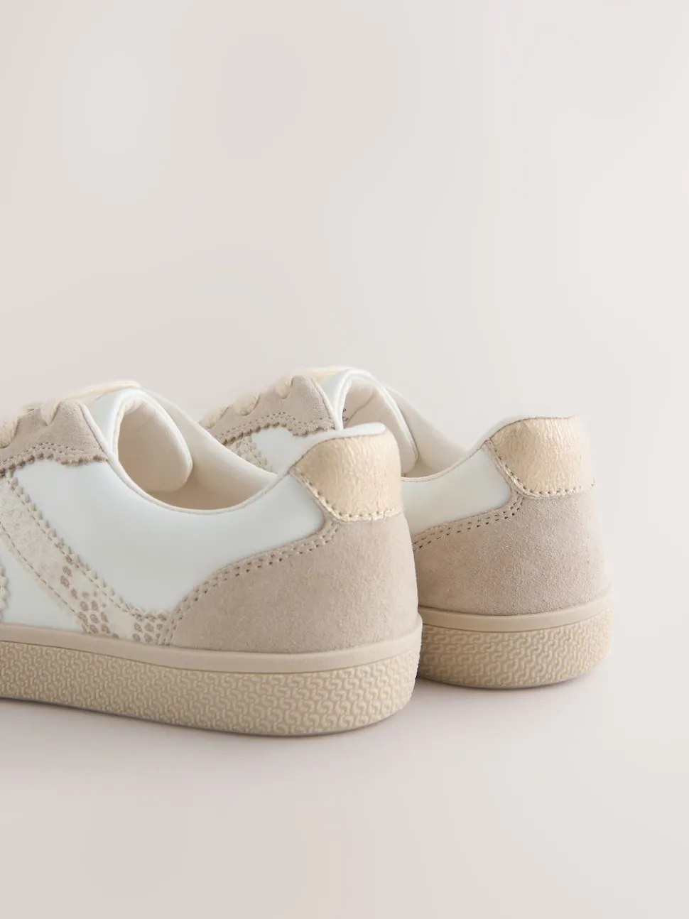 Neutral Wide Fit (G) Retro Trainers
