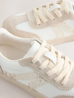 Neutral Wide Fit (G) Retro Trainers
