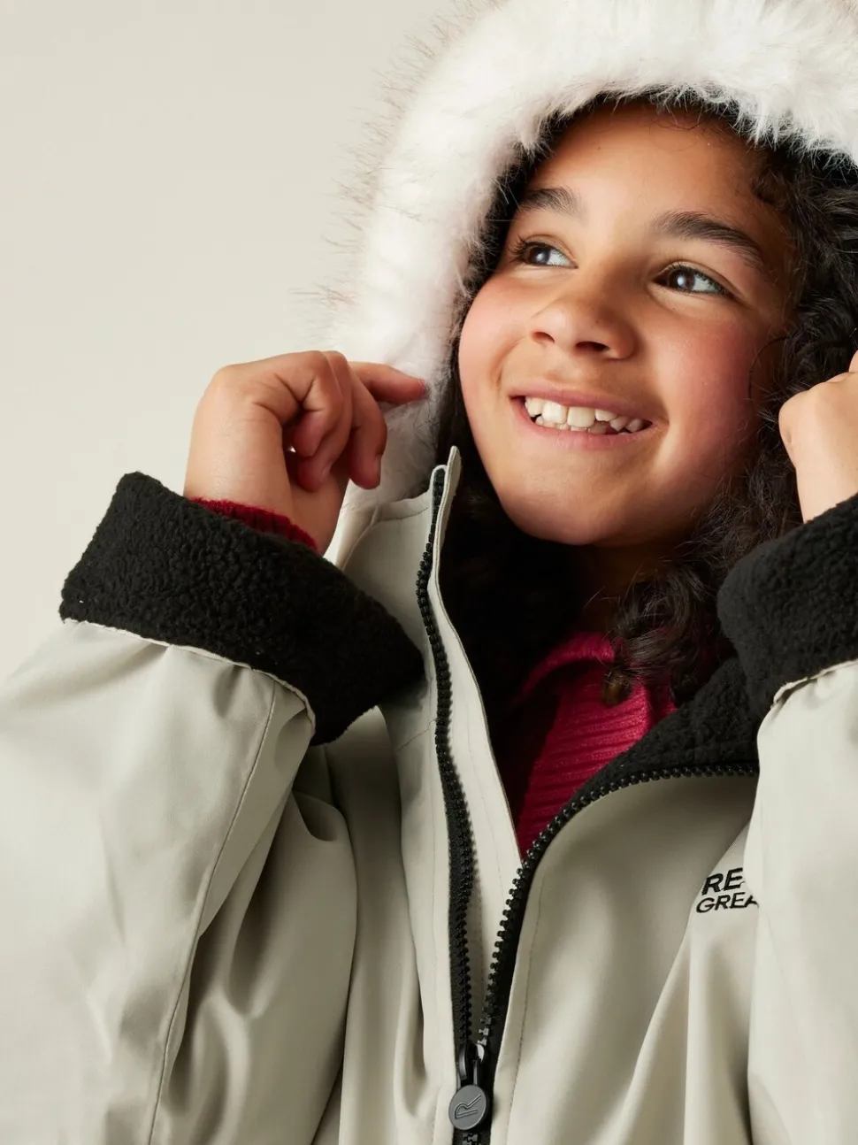 Regatta Stone Junior Waterproof Faux Fur Trim Hood Changing Robe