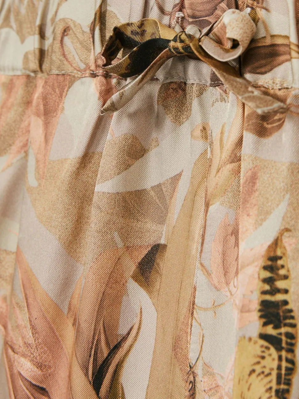 Reiss Khaki Sammie 9-13 yrs Reiss | NYBG Satin Floral-Print Shorts