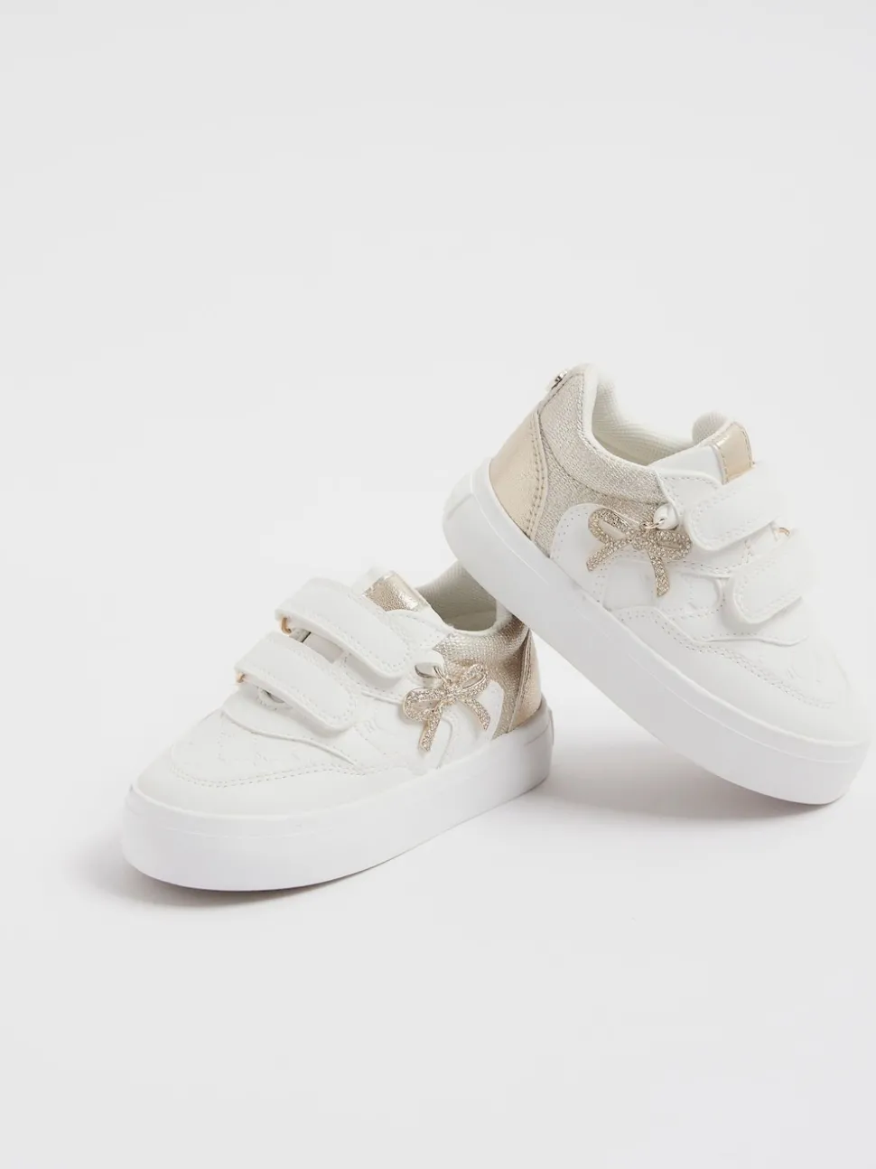 River Island White Girls Bow Charm Trainers