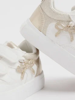 River Island White Girls Bow Charm Trainers