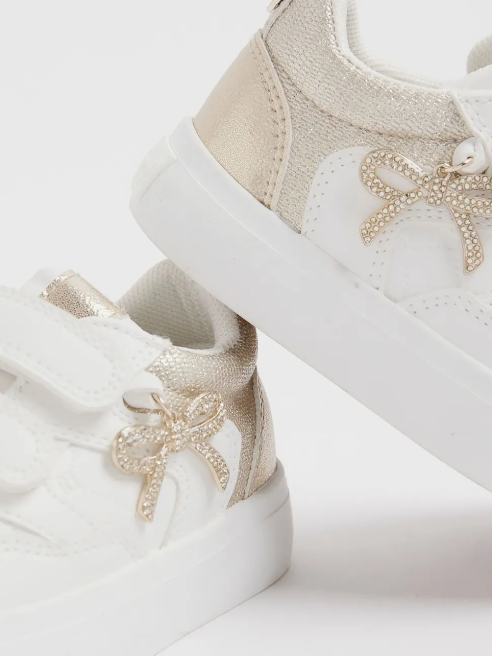 River Island White Girls Bow Charm Trainers