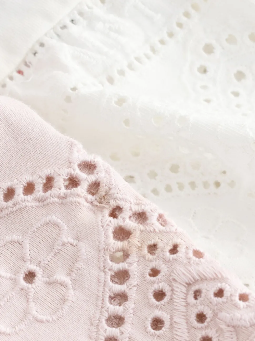 smALLSAINTS White/Pink Amore Underground Broderie T-Shirt and Leggings Younger Set