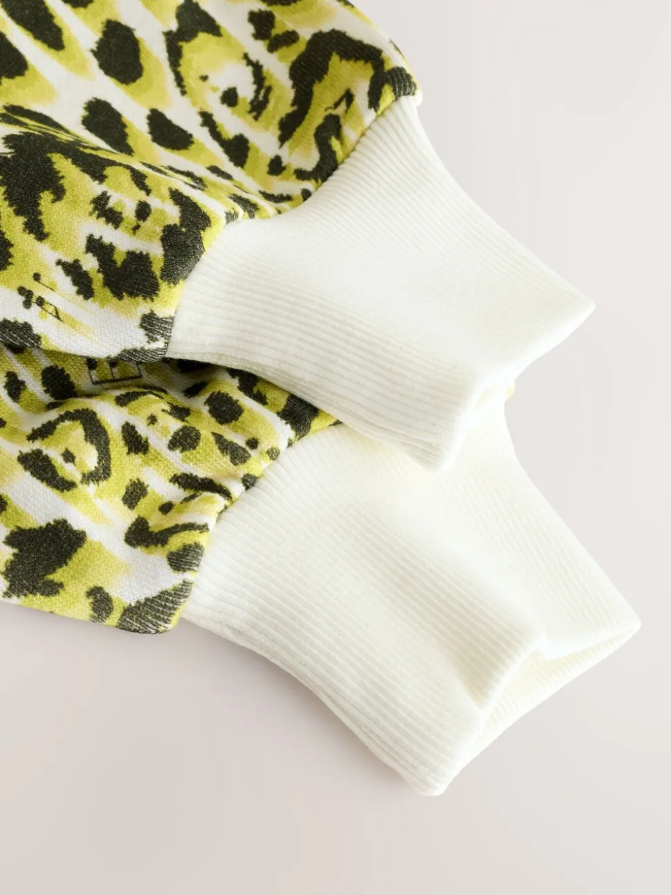 smALLSAINTS Yellow Leopard Oversized Rihan Baloon Sleeve Sweatshirt