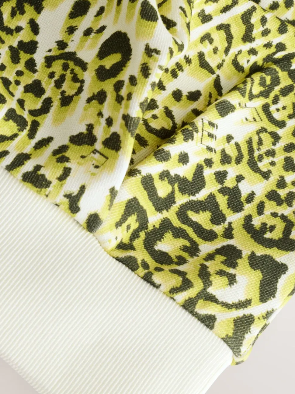 smALLSAINTS Yellow Leopard Oversized Rihan Baloon Sleeve Sweatshirt