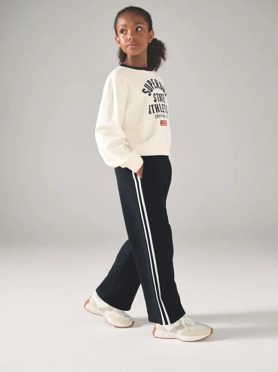 Superdry White Navy Sweat Top & Joggers Set