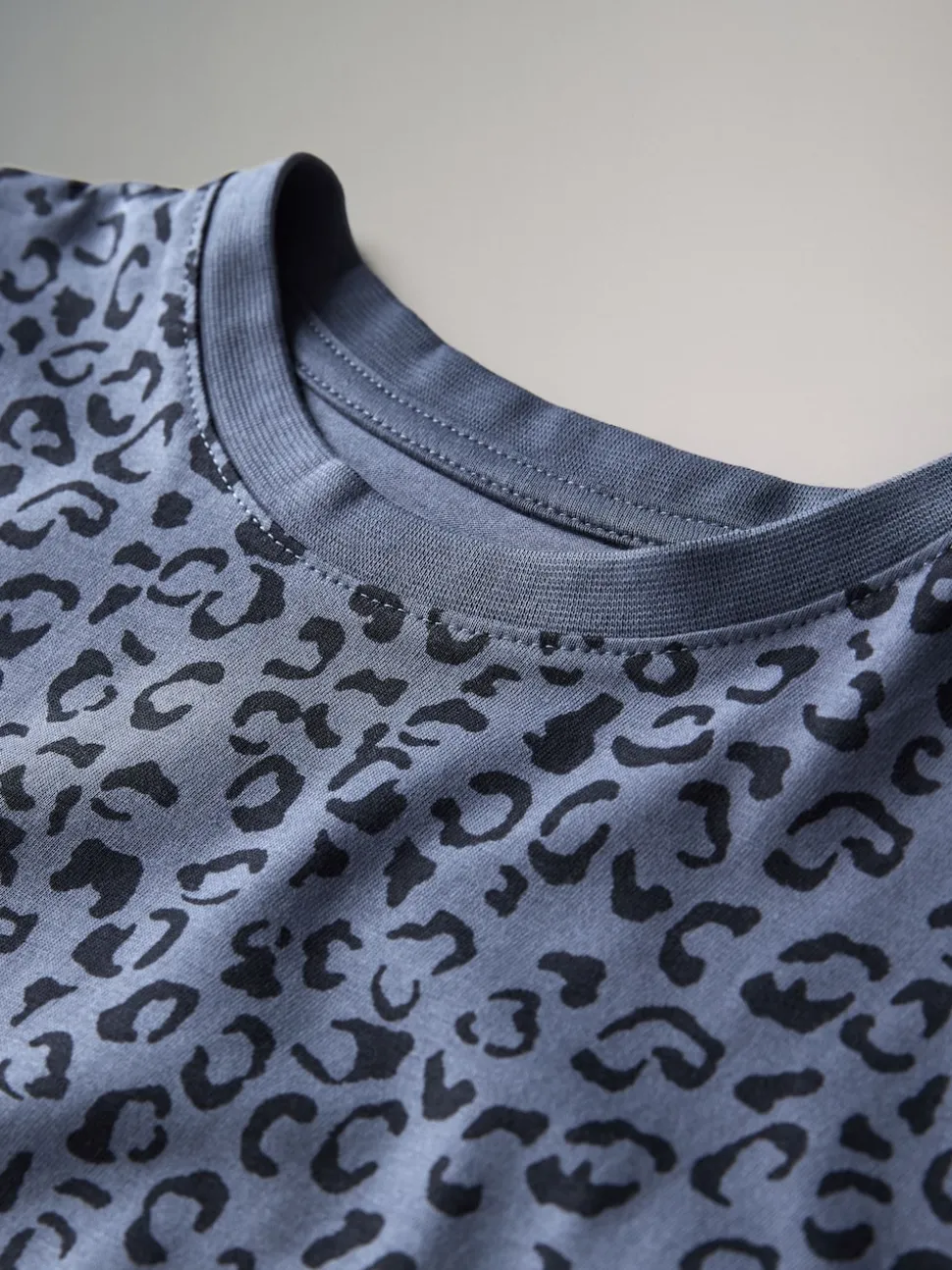 The Set 4 Pack Cropped Oversized Short Sleeve Cotton T-Shirts Navy/Animal/Blue/White