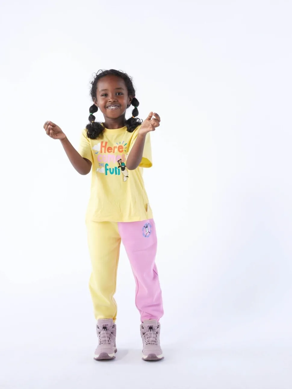 Tog 24 Pink Kids Valais Shaun The Sheep Print Joggers