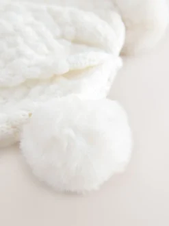 White Baby Double Pom Knitted Hat (0mths-2yrs)