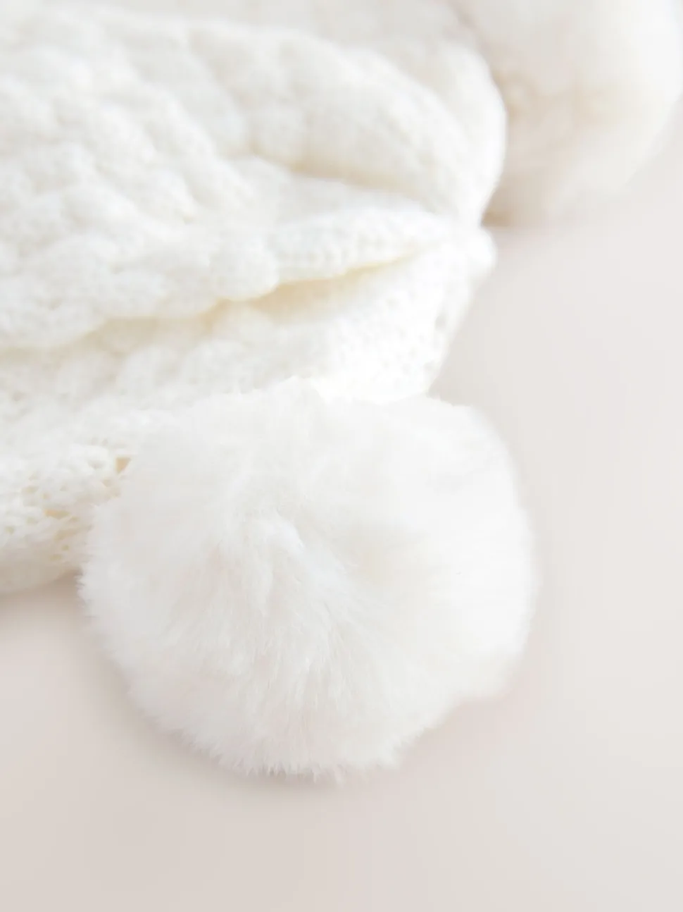 White Baby Double Pom Knitted Hat (0mths-2yrs)