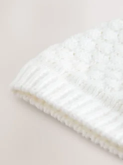 White Baby Double Pom Knitted Hat (0mths-2yrs)