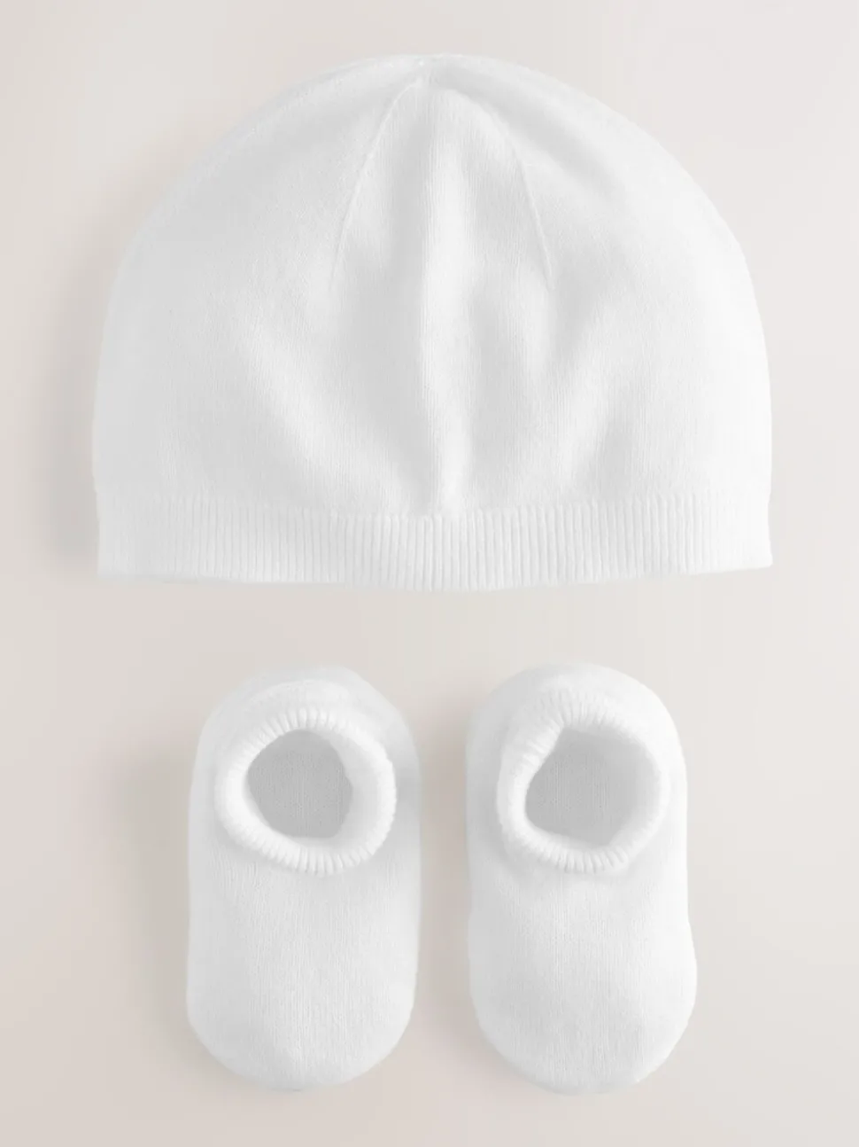 White Knitted Hat and Bootie Baby Set (0-9mths)