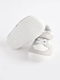 White/Neutral Standard Fit (F) Crawler Shoes
