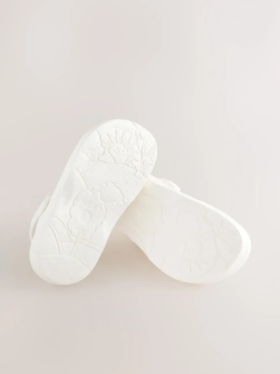White Standard Fit (F) Comfort Clogs