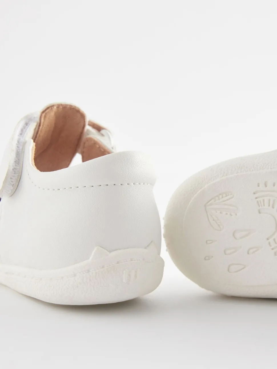 White Standard Fit (F) Crawler T-Bar Shoes